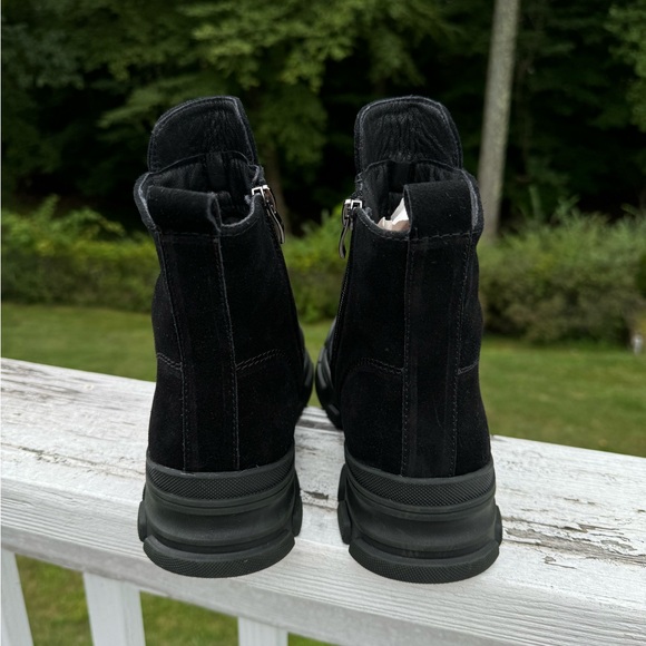 BONAVI - Zip front Suede Ankle‎ Boots. - Picture 4 of 8